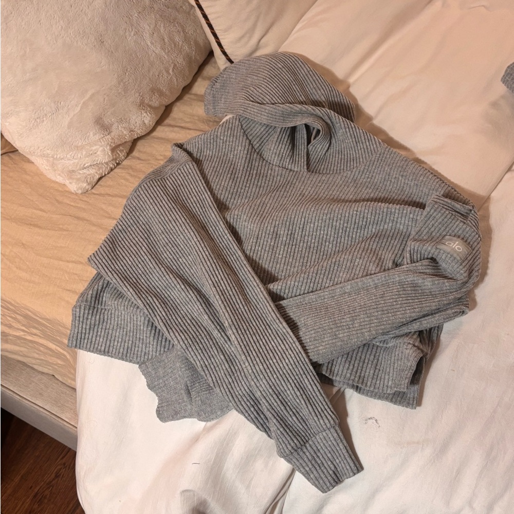 Alo Yoga Muse Hoodie and Sweatpants Set in athletic Heather Gray - Picture 6 of 7